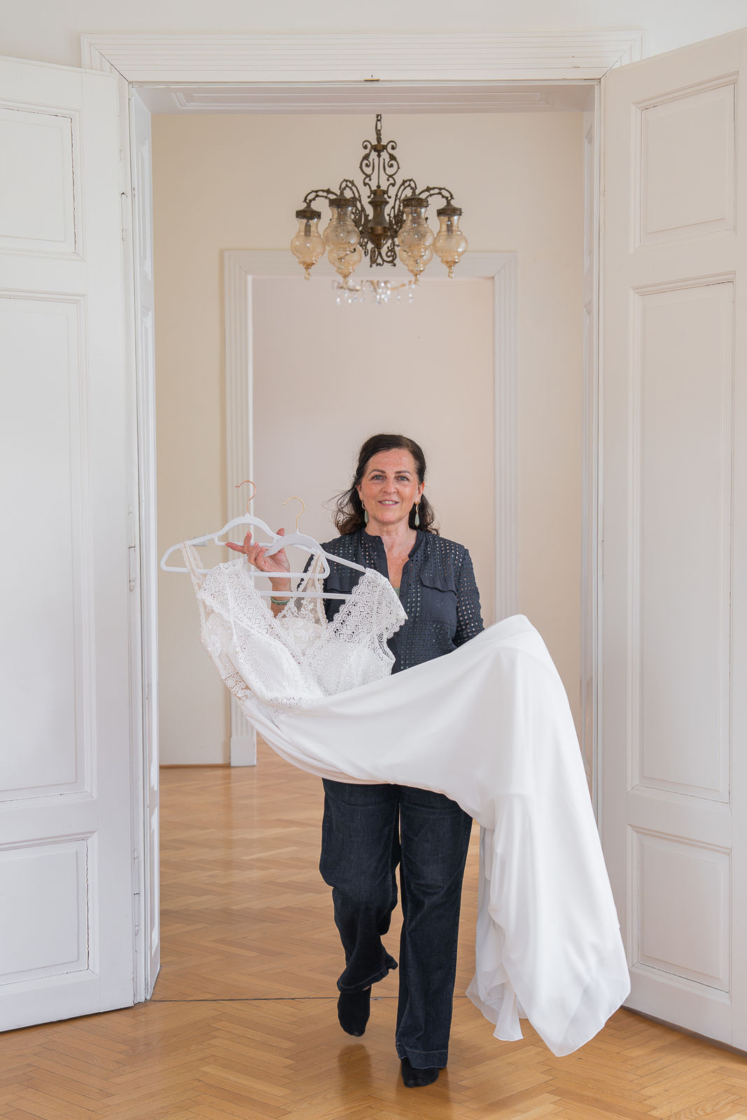 Lorane mit Brautkleid